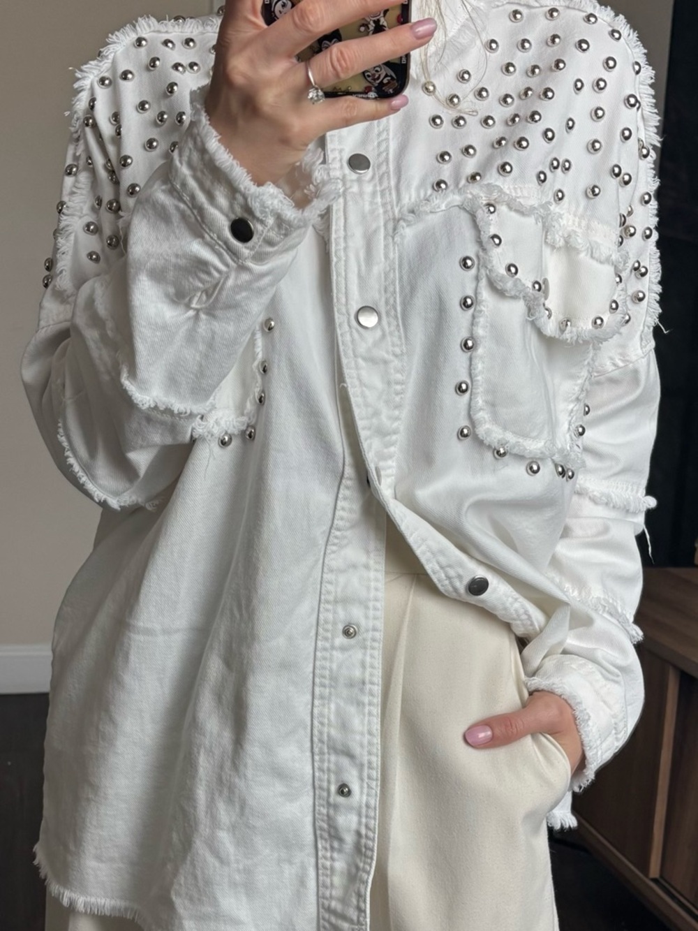 Elan White Distressed Denim Jacket with Stud Details Sz M - Picture 2 of 12